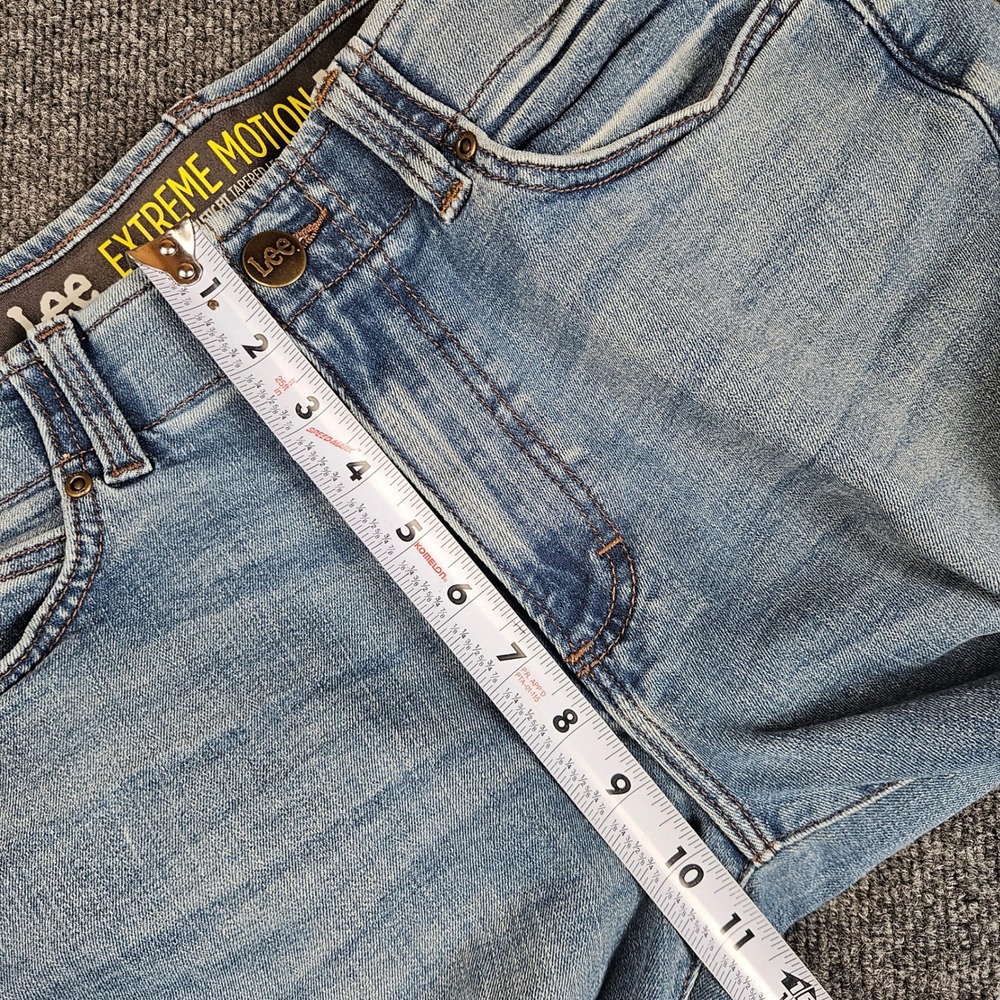 Lee Extreme Motion MVP Athletic Fit Tapered Leg Jeans Men's 32x34(32) Med Wash - Picture 6 of 11